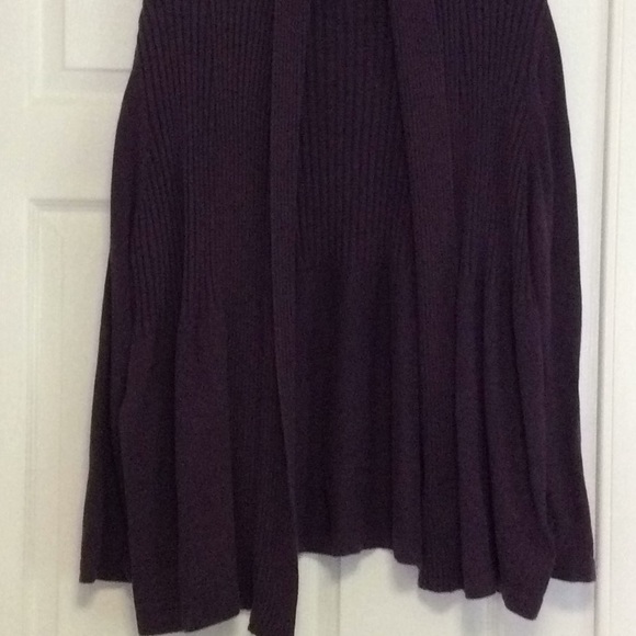 Pretty purple sweater - Picture 2 of 8